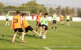 Bursa İnegöl’de gençler takımını kurup futbol şölenine katıldılar